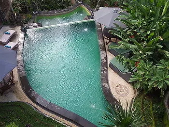 Junjungan Pool &