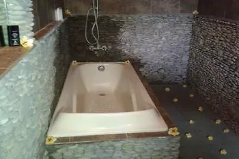 ホリデーパーク Junjungan Pool & 3*