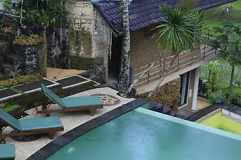 Junjungan Pool & 3*